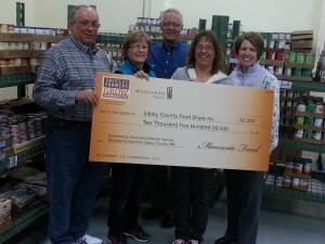 From left to right: Farmers David and Rhonda Stenzel, Latham® seed dealer Tom Maiers of Stewart, Sibley County FoodShare board member Arden Kroehler and FoodShare coordinator Jacki Kruggel